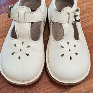 L'amour Size 9 White T-Strap Kids Dress Shoes with Floral Cutouts